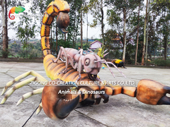 आजीवन यथार्थवादी एनिमेट्रोनिक जानवर बिच्छू चींटियों के सूर्य प्रतिरोध से लड़ते हैं